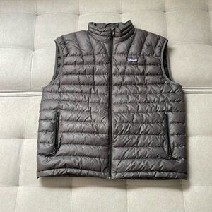 Men’s Patagonia puffy vest size large